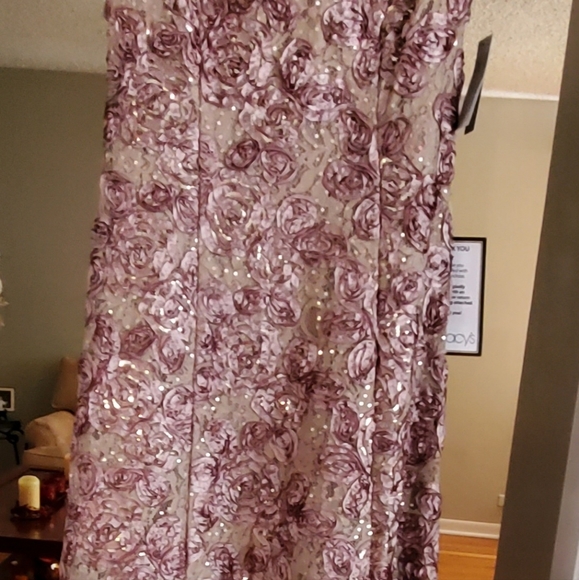 Alex Evenings Rosette A-line Gown, Champagne sz. 8 - Picture 11 of 11